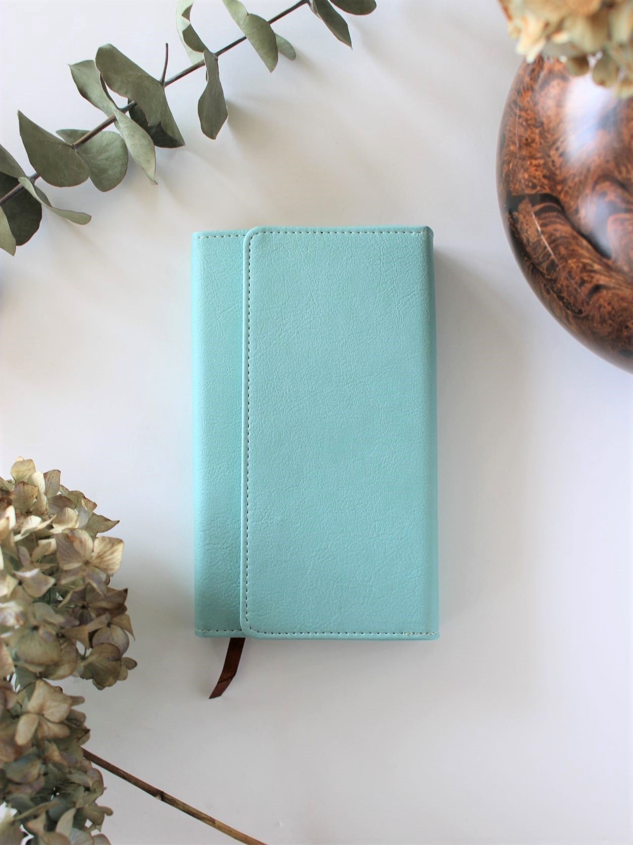 Personal Folio in mint color for purse